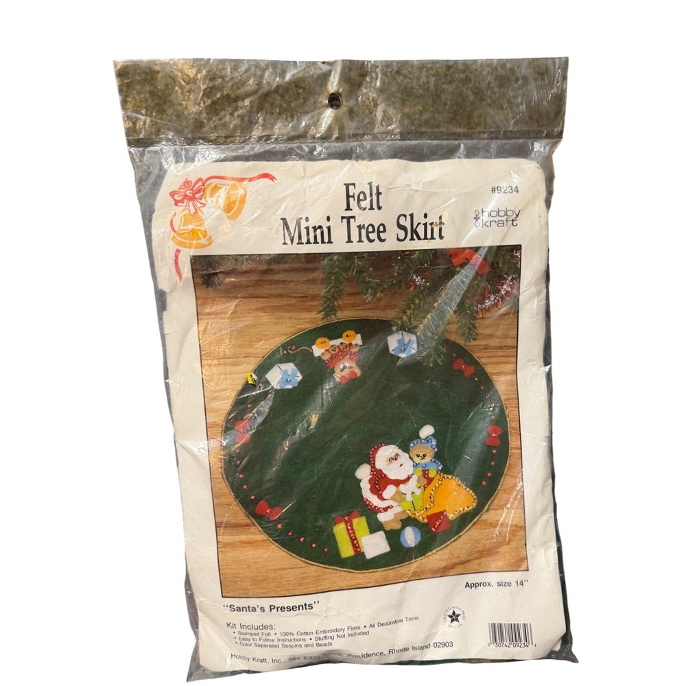 Hobby Kraft Santa's Presents Felt Mini Tree Skirt Kit 14 Inch Vintage 9234 Green